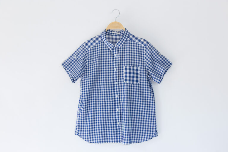 Minimal,Style.woman,Shirt,With,Blue,Sleeved,Plaid,Cotton,On,White