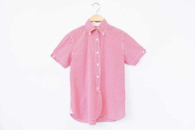 ?pink,Blouse,With,Hanger,Wooden,On,Background.