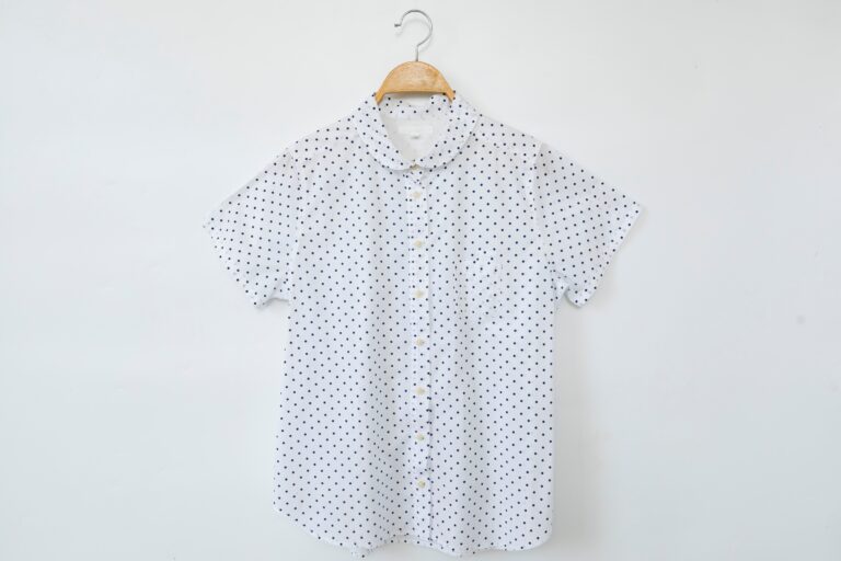 Polka-dot,Clothes,Is,Clothes,Hanger,On,White,Background.close,Up